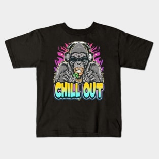 Street Beat: Gorilla in Hip Hop Attire Kids T-Shirt